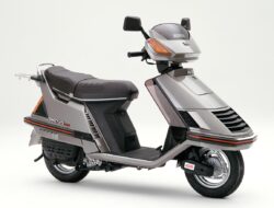 Honda Spacy 125: Skuter Masa Depan, Irit dan Stylish!