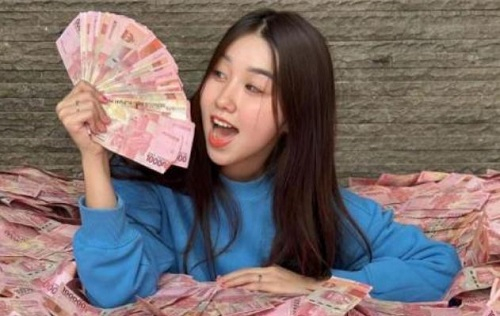 Vilmei Raup Miliaran Rupiah dari YouTube