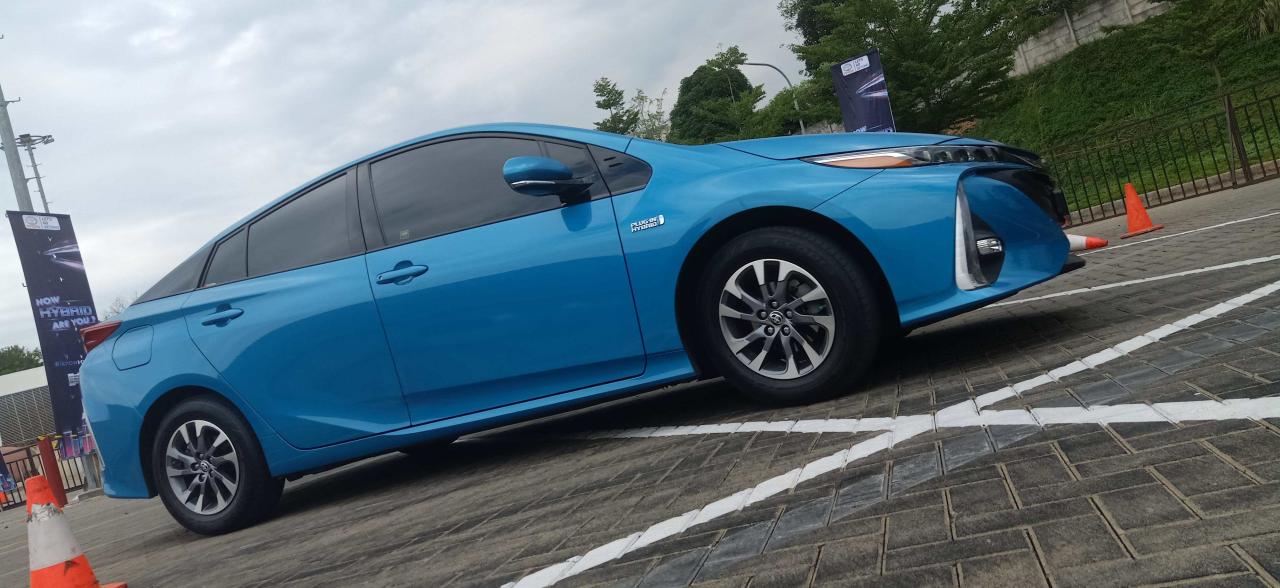 Prius PHEV: Hiu Masa Depan Siap Berburu Jalanan Indonesia