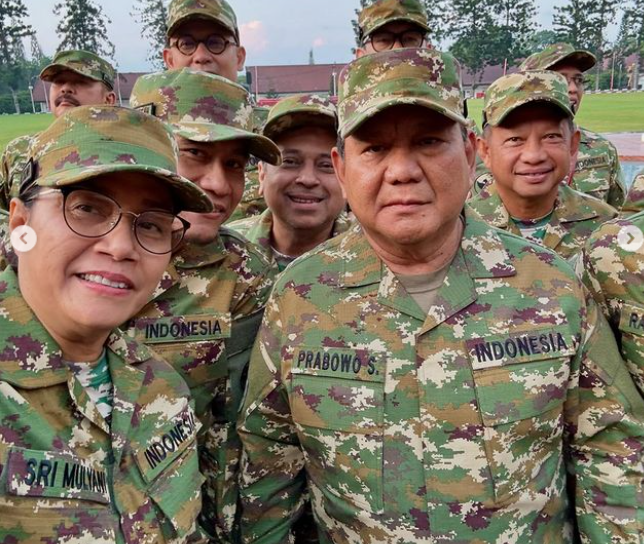 Sri Mulyani Berdandan Militer di Magelang, Ikut Latihan Bareng Prabowo!