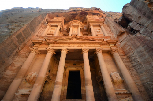 Cawan Suci Ditemukan di Petra, Mirip Film Indiana Jones!