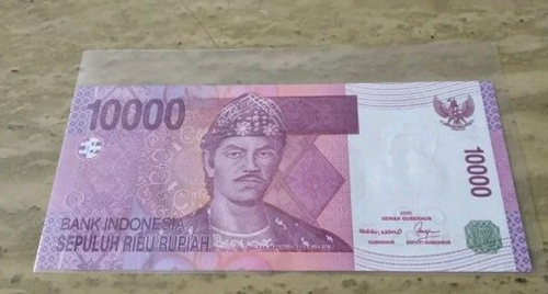 Uang Merah Rp10000 Masih Berlaku