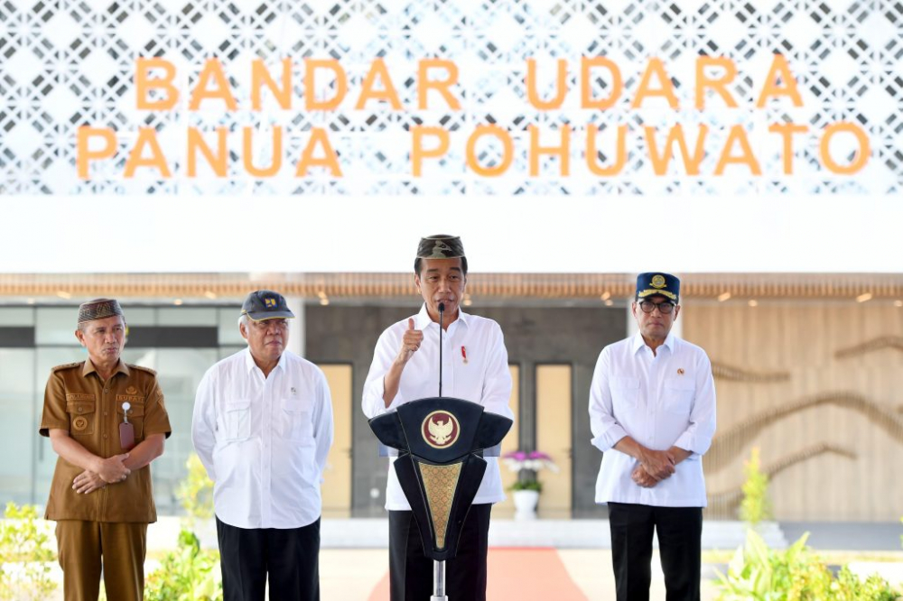 Jokowi Bangun Bandara dan Pelabuhan Demi Ekonomi Merata Apa Saja Keuntungannya