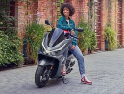 PCX 125 Baru: Sporty, Canggih, Mirip Vario!