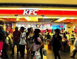 KFC Terpuruk, Rugi Rp557 Miliar dan PHK 2.274 Karyawan!