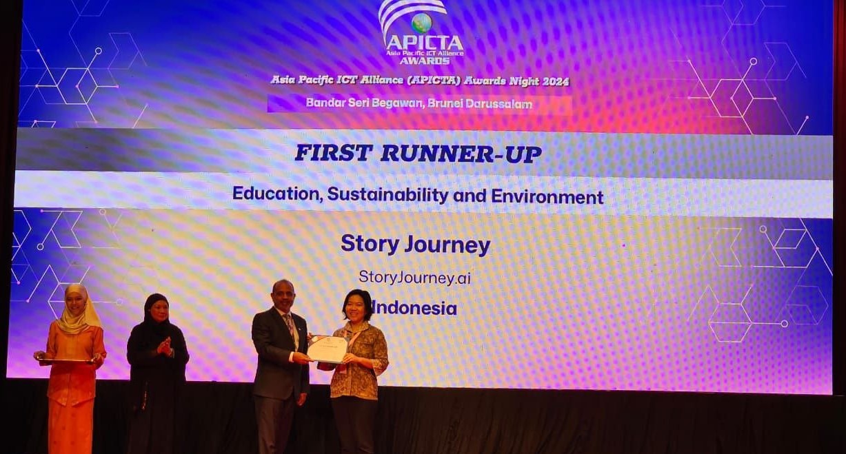 StoryJourney perusahaan rintisan teknologi edukasi dan kecerdasan buatan AI asal Indonesia yang merupakan bagian dari ekosistem eJourney berhasil meraih dua penghargaan bergengsi dalam ajang Asia Pacific ICT Alliance APICTA Awards 2024 di Bandar Seri Begawan Brunei Darussalam Berita ini dilansir dari Ceritacoid APICTA Awards yang berlangsung pada 4 7 Desember 2024 merupakan ajang penghargaan tingkat Asia Pasifik untuk inovasi di bidang Teknologi Informasi dan Komunikasi ICT Ajang ini diikuti oleh 500 peserta dari 17 negara termasuk negara negara dengan industri ICT maju seperti Australia China dan Singapura