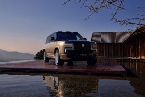 SUV Mewah Ini Punya Logo Emas 24 Karat!