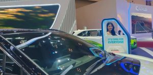 Rasakan Sensasi!  Puluhan Mobil Listrik Menunggu di PEVS 2025