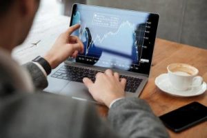 IHSG Meroket! Ekonomi Lesu, Saham Tetap Naik