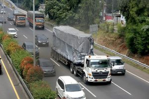 Truk Maut: Bom Waktu di Jalanan Kita?