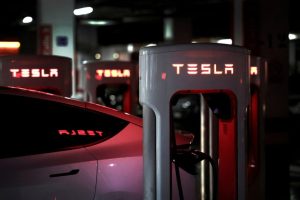Elon Musk dan Kejatuhan Tesla di Eropa: Tiga Faktor Kunci