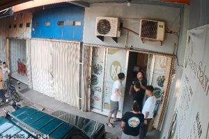 Aksi Brutal!  Parkir Mobil Seharian, Bapak-bapak Keroyok Pemilik Salon