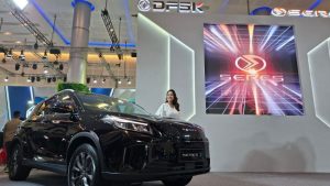 Mobil Listrik Seres 3 Ramai di Surabaya