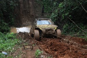 Tantangan Ekstrem!  Ratusan Mobil 4x4 Terabas Medan Offroad di Subang