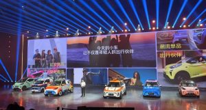 Mobil Listrik Mungil Ini Tantang Air ev!