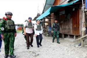 Sri Mulyani Pakai Rompi Anti Peluru di Nduga