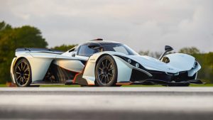 Supercar Mungil Libas Raksasa!
