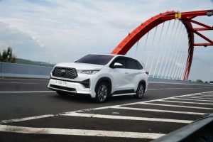 Innova Zenix: Raja Hybrid yang Sendirian Berjaya!