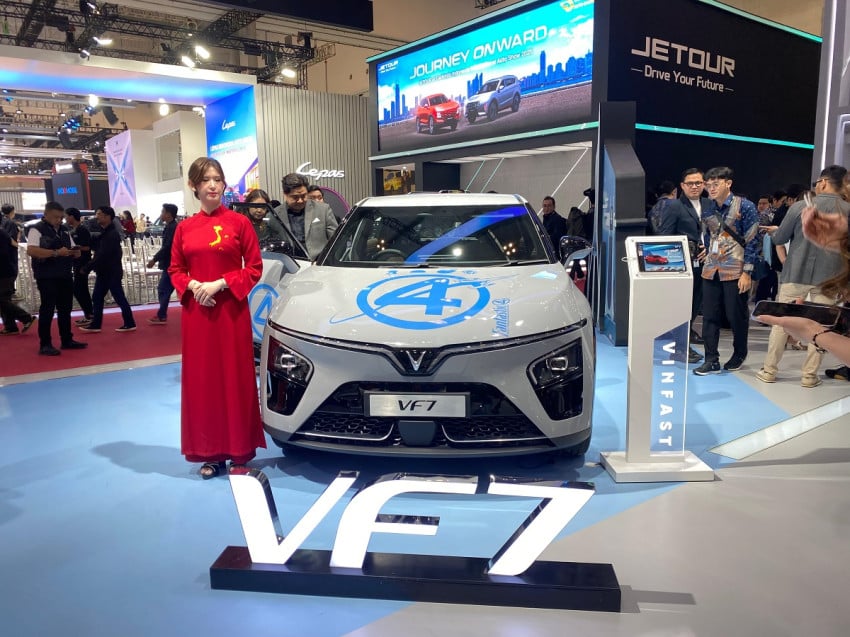 VinFast VF 7 Guncang GIIAS 2025: Desain Futuristik, Harga Merakyat!