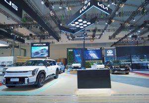 Kia Guncang GIIAS 2025 Kejutan Hadiah Bunga Nol Persen