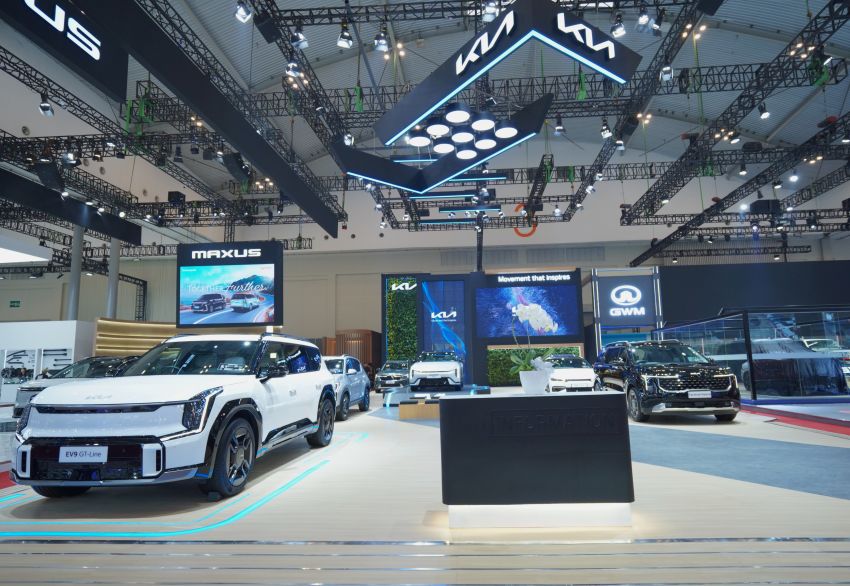 Kia Guncang GIIAS 2025 Kejutan Hadiah Bunga Nol Persen
