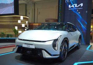 Kia EV4 Mengguncang GIIAS 2025, Sedan Listrik Masa Depan Hadir!