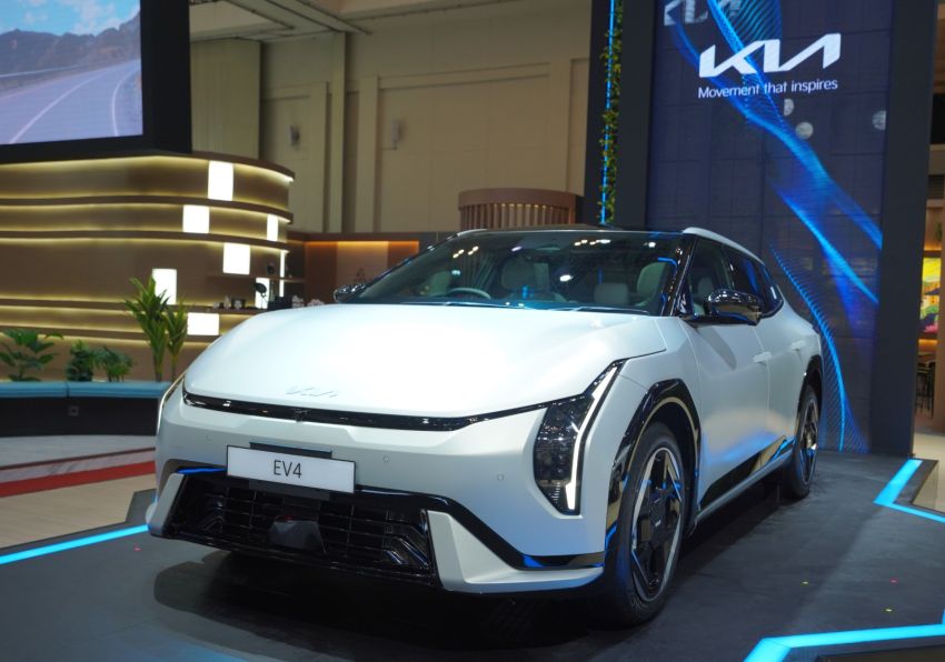 Kia EV4 Mengguncang GIIAS 2025, Sedan Listrik Masa Depan Hadir!