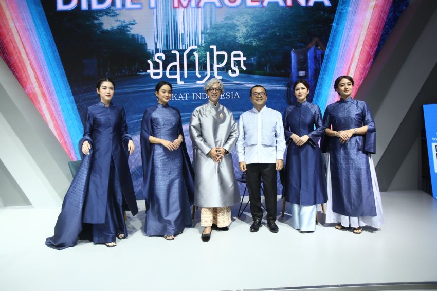 VinFast Padukan Ao Dai dan Tenun Ikat: Kejutan Budaya di GIIAS 2025