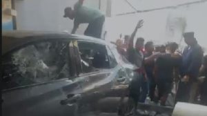 Mobil Mewah Sahroni Jadi Korban Amuk Massa