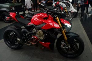 Motor Mewah Milik Pejabat KPK