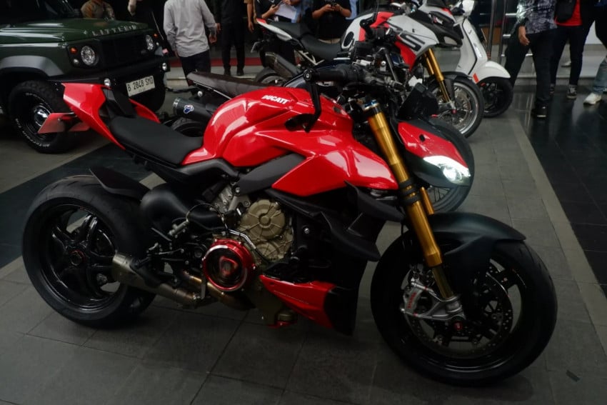 Motor Mewah Milik Pejabat KPK