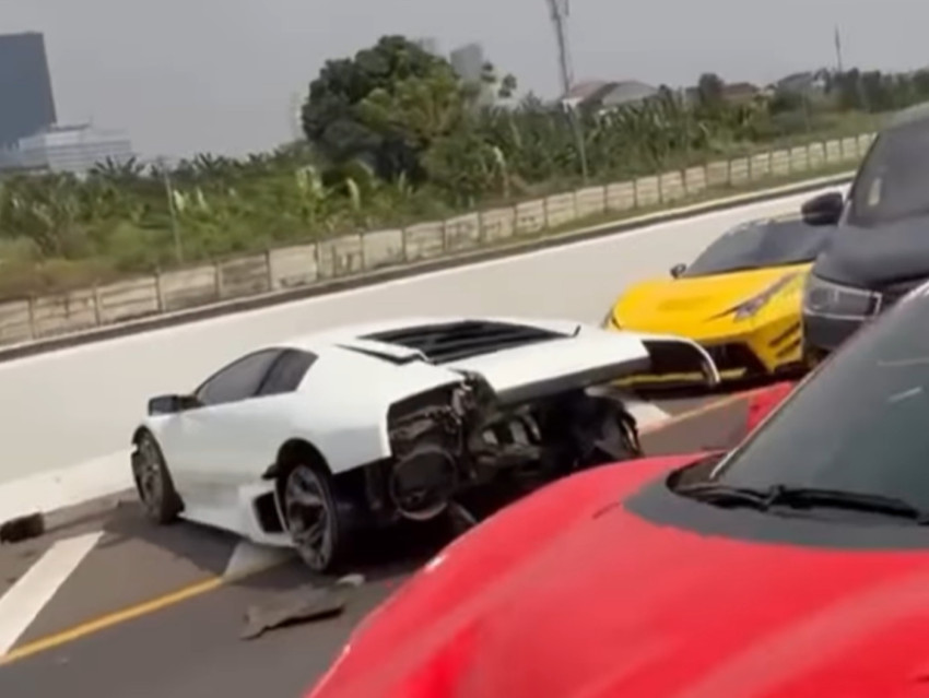 Lamborghini Ringsek di Tol!