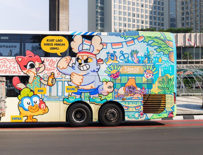 Bus Transjakarta Jadi Kanvas Raksasa!