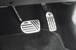 Mobil Listrik Satu Pedal Dilarang di China?