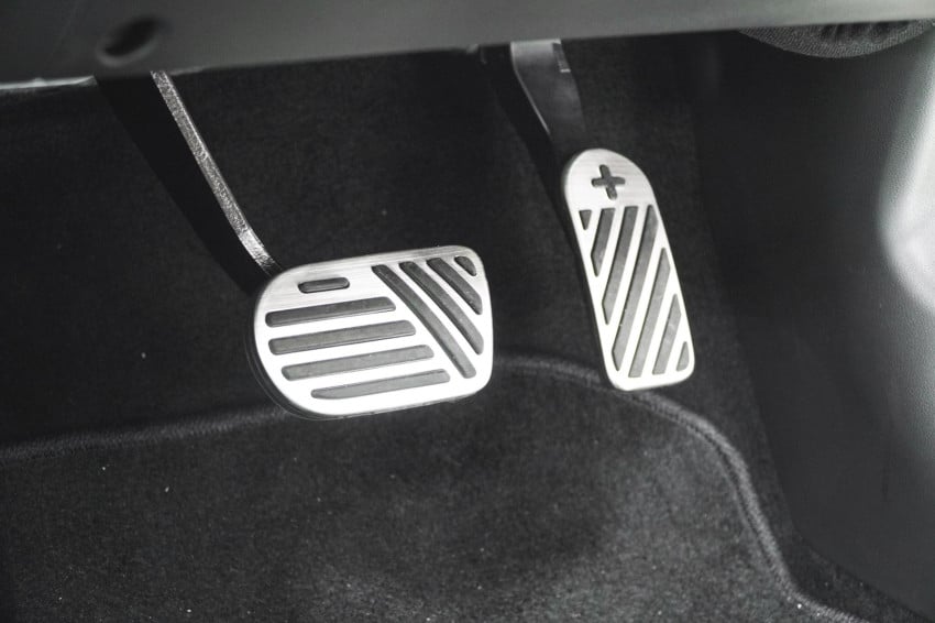Mobil Listrik Satu Pedal Dilarang di China?