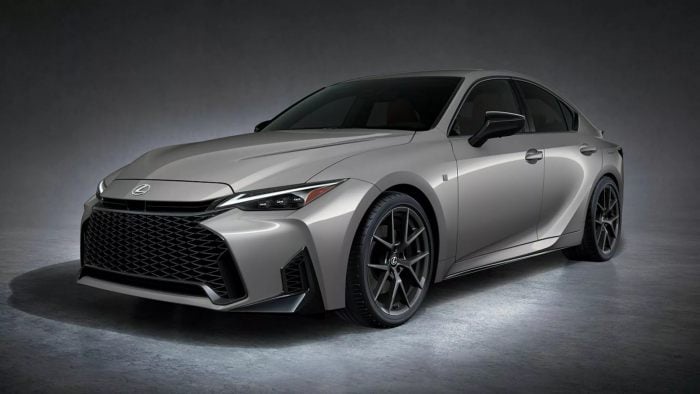 Lexus IS Tetap Hidup!
