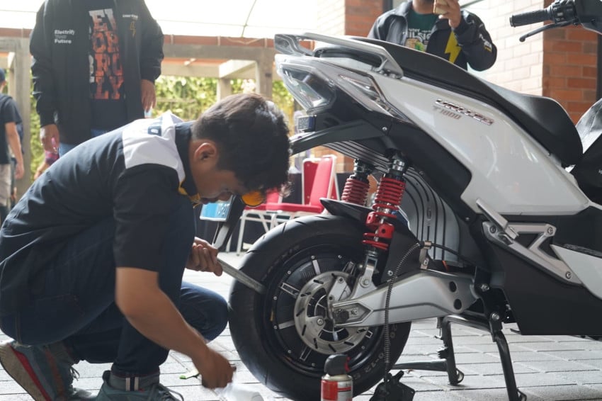 Motor Listrik Perang Diskon!