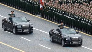 Putin-Kim Jong Un Naik Mobil Mewah Rusia, Sinyal Persatuan Baru?