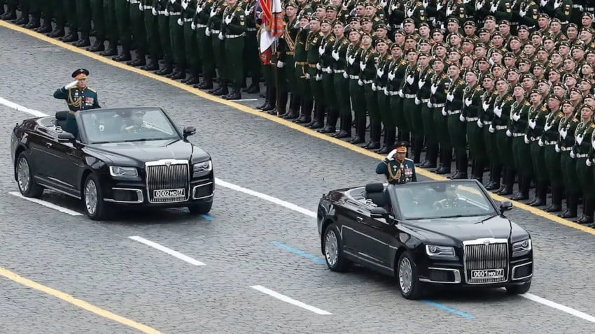 Putin-Kim Jong Un Naik Mobil Mewah Rusia, Sinyal Persatuan Baru?