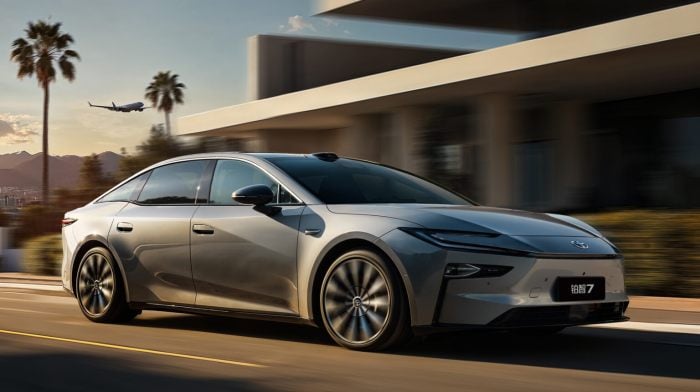 Mobil Listrik Toyota Bikin Heboh!