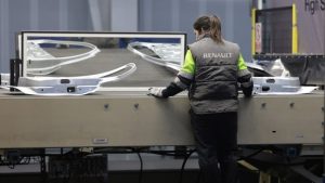 Renault Pangkas Ribuan Karyawan Efek Mobil Listrik?