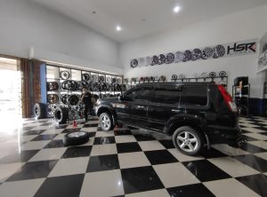 Ban Mobil Kena Paku di Samping? Siap-Siap Ganti! Ini Alasannya