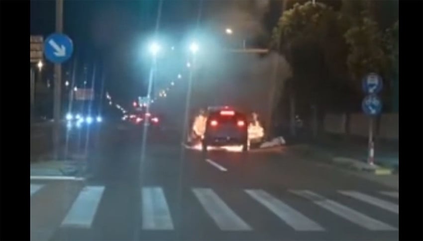 MPV Listrik Li Mega Ludes Terbakar di Lampu Merah, Apa Penyebabnya?