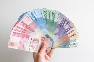 Rupiah Tertekan Dolar, Investor Waspada?