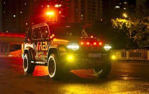 Lampu Ajaib: Terangi Malam, Taklukkan Medan Terjal!