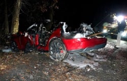 Tesla Maut Terjebak Api Keluarga Gugat!