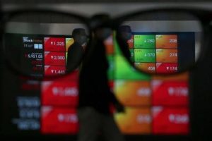IHSG Berdarah Saham UANG dan PTRO Terjun Bebas