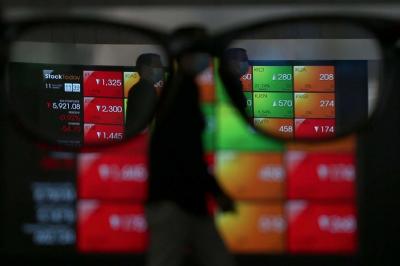 IHSG Berdarah Saham UANG dan PTRO Terjun Bebas