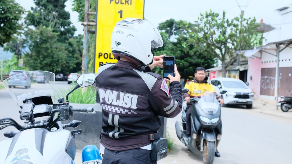 Tilang HP Sasar Pelanggar Jalanan