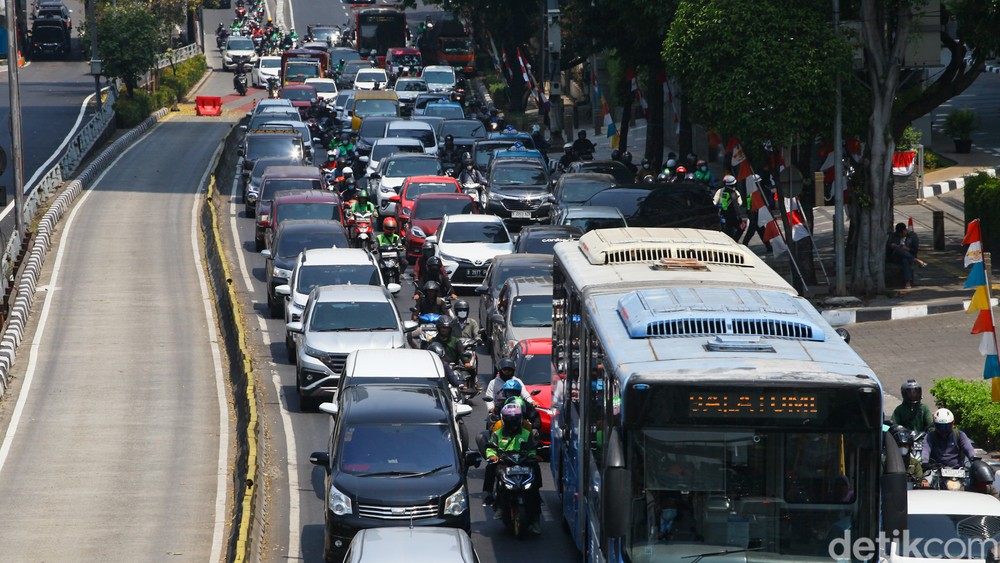 Jakarta-Bandung: Lima Hari Sia-Sia di Jalan?